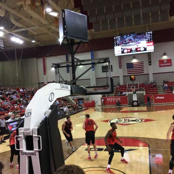 John M. Belk Arena, bloc: 1, rangée: B, place: 1