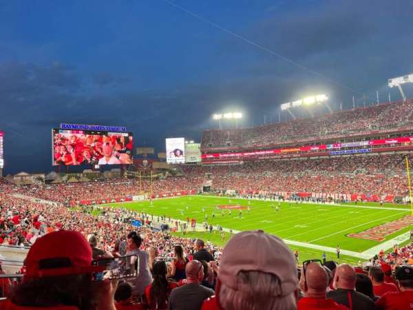 Raymond James Stadium, bloc: 218, rangée: N, place: 7