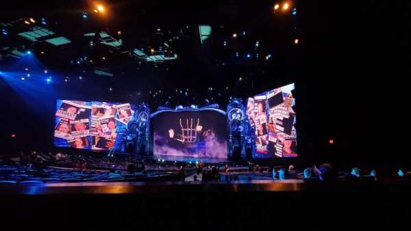 Michael Jackson One Theatre, bloc: 204, rangée: MM, place: 18