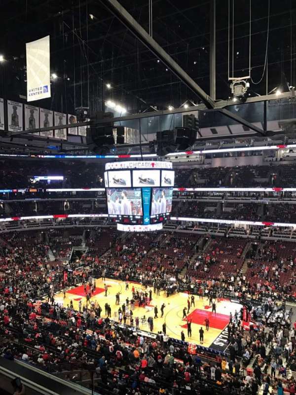 United Center, bloc: 332, rangée: 3, place: 4