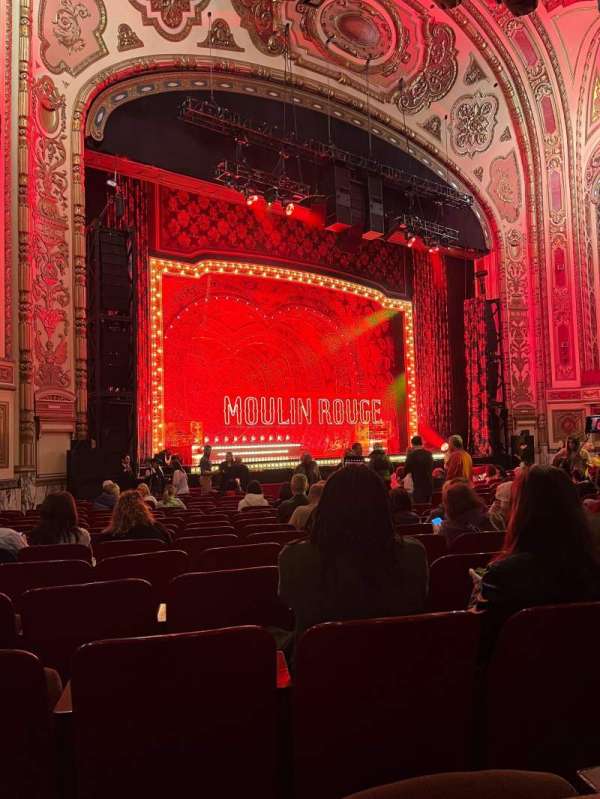 Cadillac Palace Theater, bloc: Orchestra L, rangée: Q, place: 29