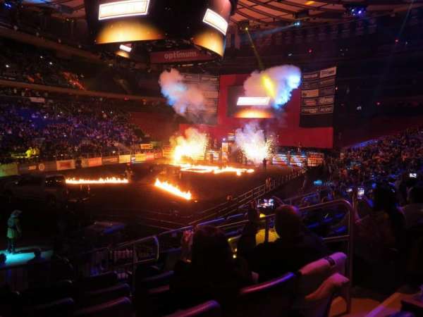 Madison Square Garden, bloc: 104, rangée: 10, place: 14