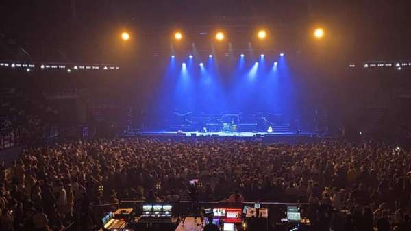 ADIDAS ARENA, bloc: Gradin M, rangée: 2, place: 5