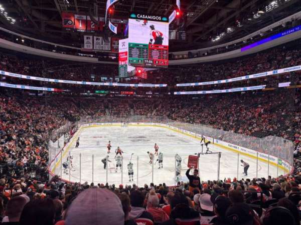 Xfinity Mobile Arena, bloc: 106, rangée: 20, place: 11