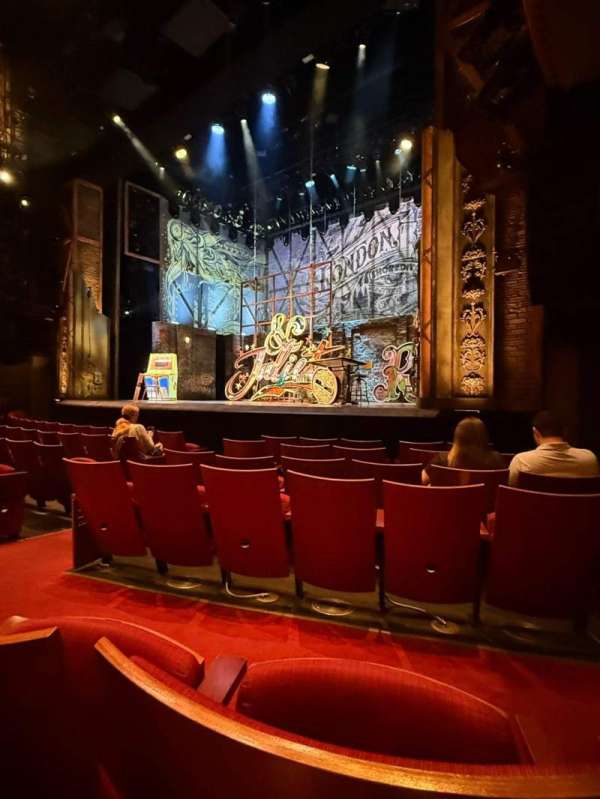 Stephen Sondheim Theatre, bloc: Orchestra R, rangée: G, place: 12
