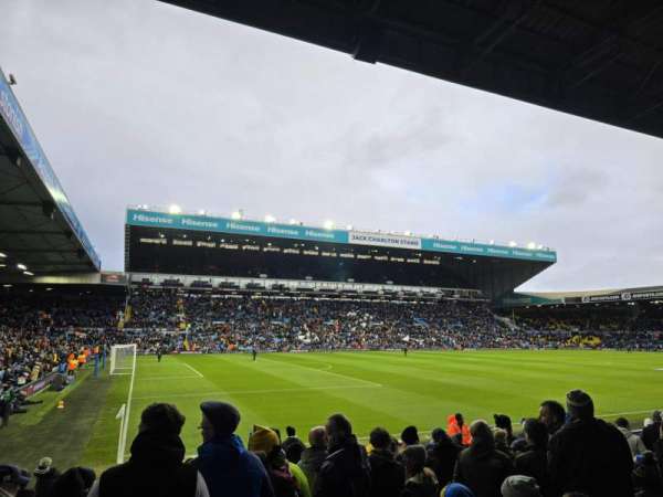 Elland Road, bloc: C22, rangée: OO, place: 218