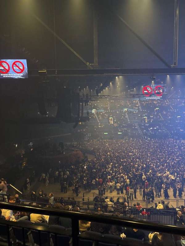 Hallenstadion, bloc: S2, rangée: 42, place: 23