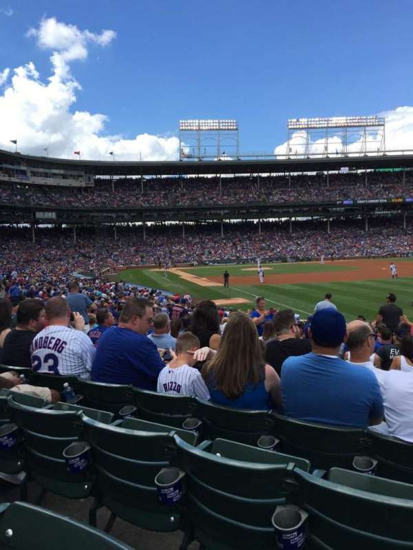 Wrigley Field, bloc: 132, rangée: 14, place: 9