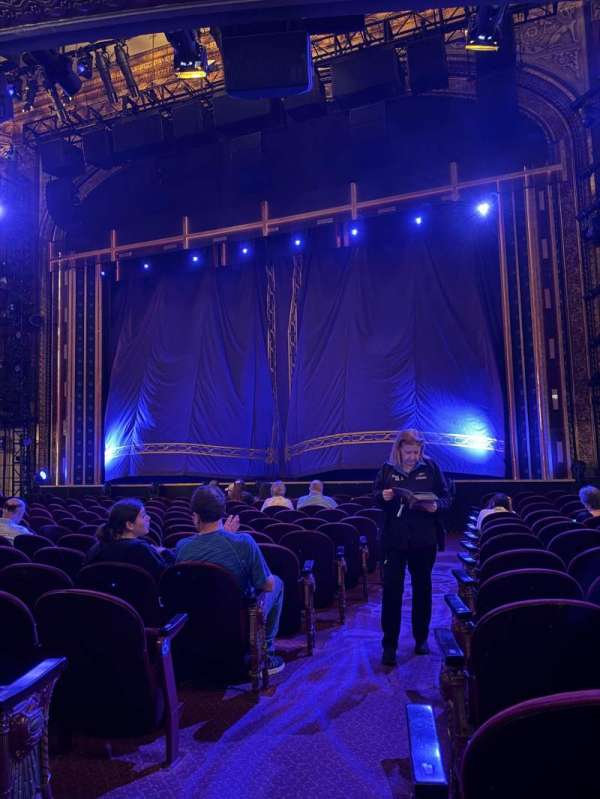 Lena Horne Theatre, bloc: Orchestra R, rangée: M, place: 2