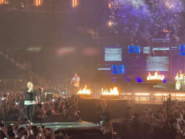 Madison Square Garden, bloc: 105, rangée: 3, place: 1