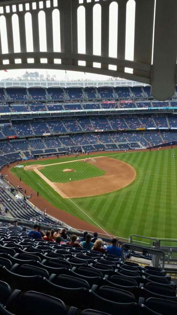 Yankee Stadium, bloc: 409, rangée: 14, place: 4