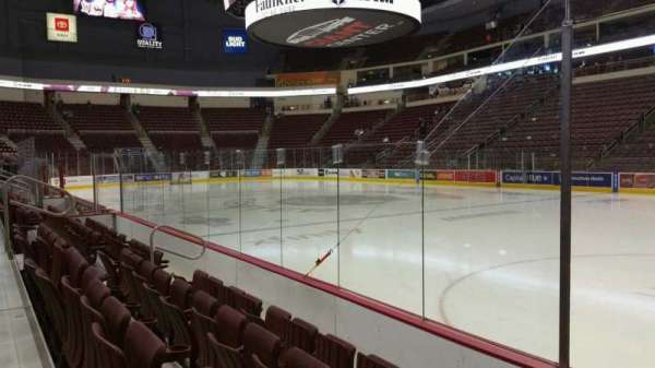 Giant Center, bloc: 122, rangée: D, place: 1