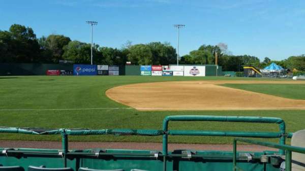 New Britain Stadium, bloc: 117, rangée: D, place: 1