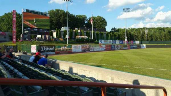 Joseph L. Bruno Stadium, bloc: 290, rangée: D, place: 16