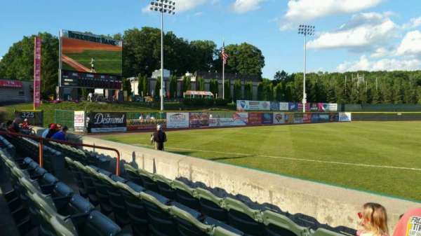 Joseph L. Bruno Stadium, bloc: 290, rangée: D, place: 6