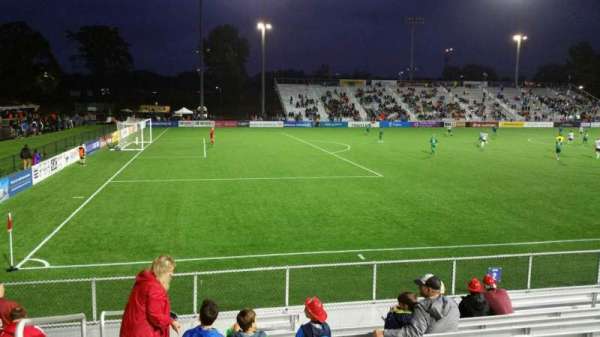 Trinity Health Stadium, bloc: 2, rangée: I, place: 26