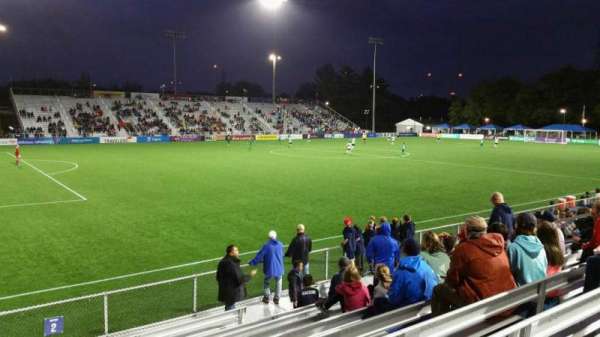 Trinity Health Stadium, bloc: 2, rangée: I, place: 17