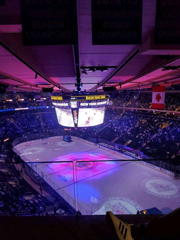 Madison Square Garden, bloc: 301, rangée: 2, place: 15