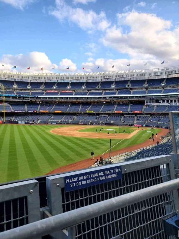 Yankee Stadium, bloc: 232A, rangée: 1, place: 3