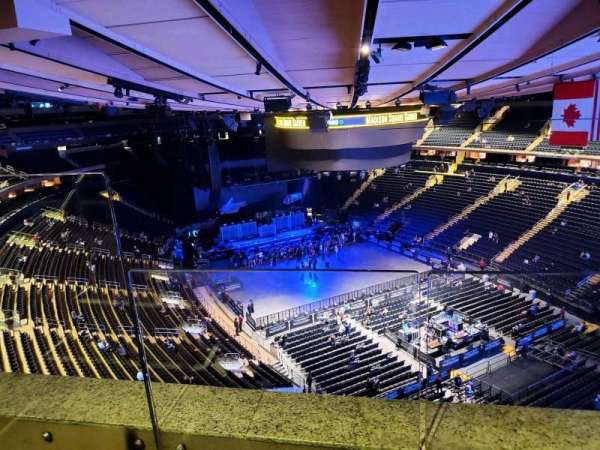 Madison Square Garden, bloc: 301, rangée: 2, place: 12