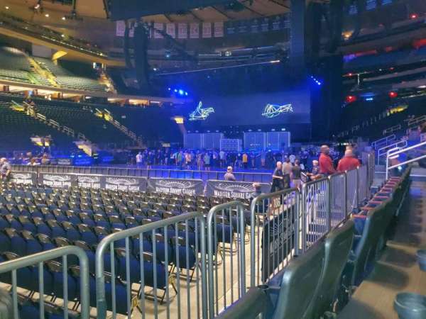 Madison Square Garden, bloc: 106, rangée: 2, place: 1