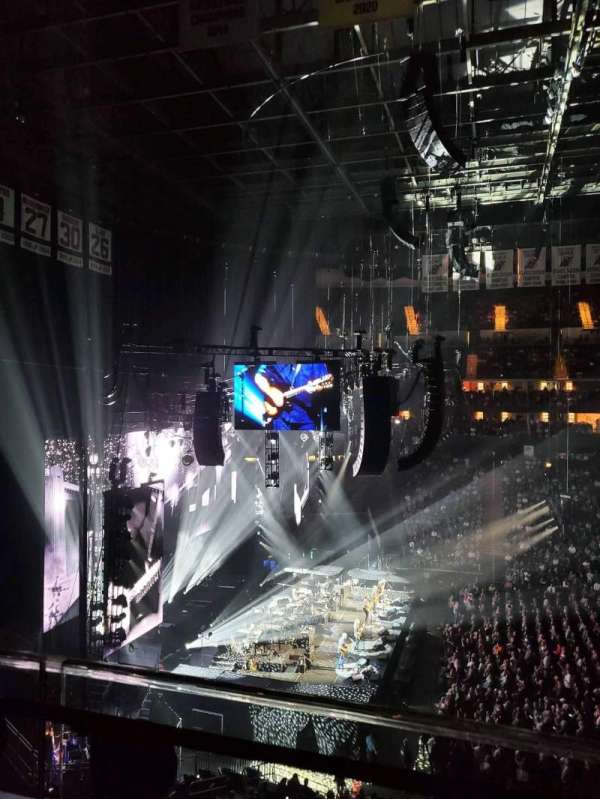 Prudential Center, bloc: Suite 221, rangée: A, place: 4