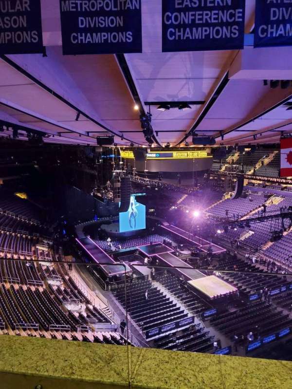 Madison Square Garden, bloc: 302, rangée: 2, place: 3