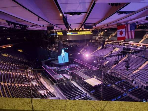 Madison Square Garden, bloc: 302, rangée: 2, place: 4