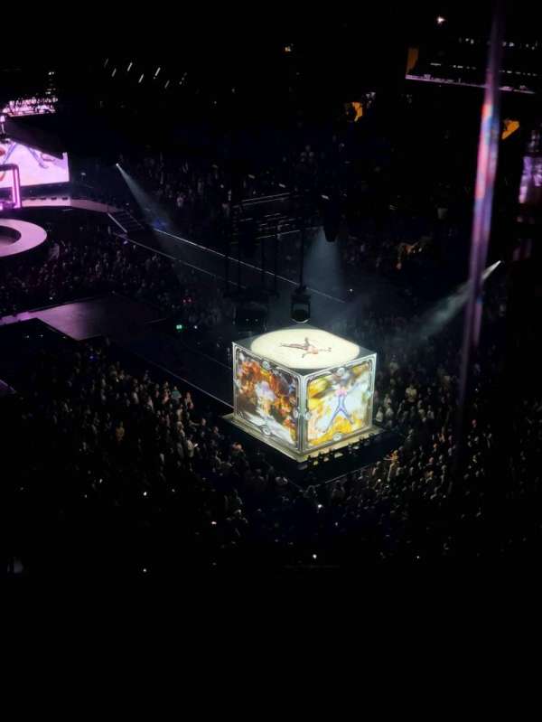 Madison Square Garden, bloc: 302, rangée: 1, place: 2