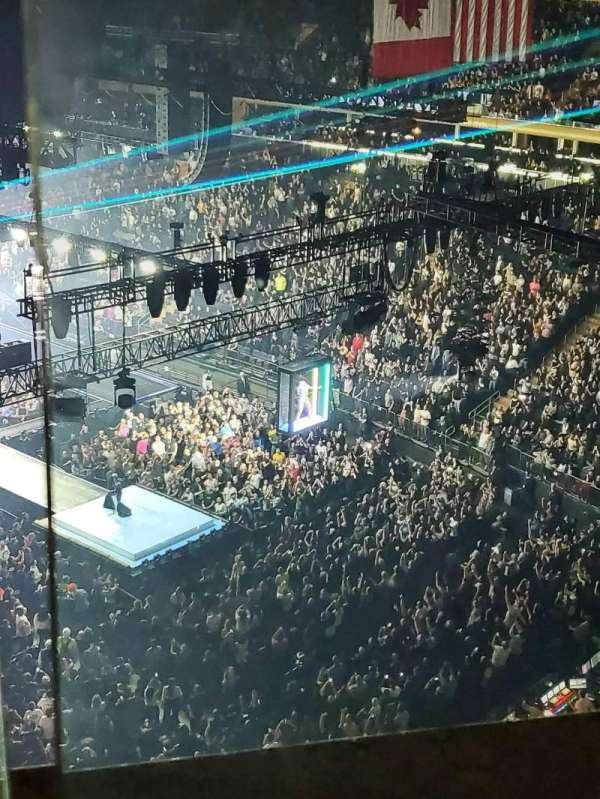 Madison Square Garden, bloc: 302, rangée: 1, place: 2