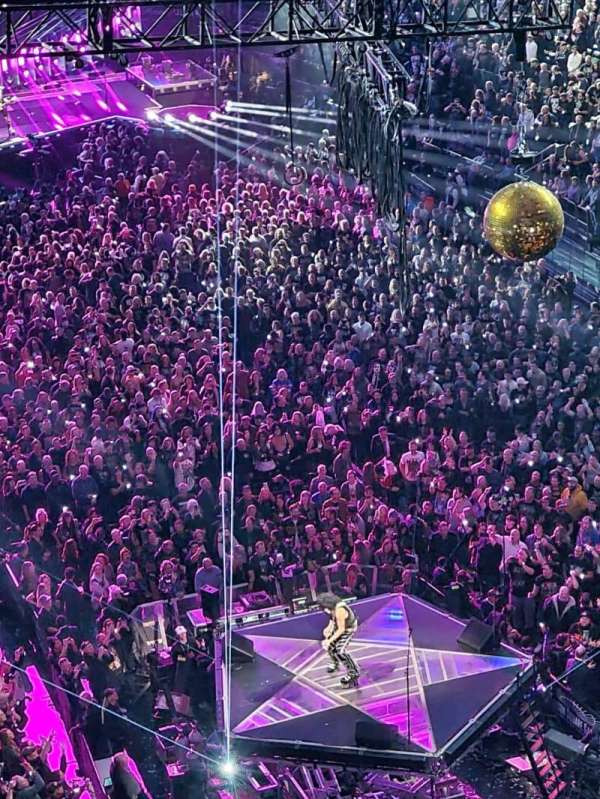 Madison Square Garden, bloc: 304, rangée: 1, place: 3
