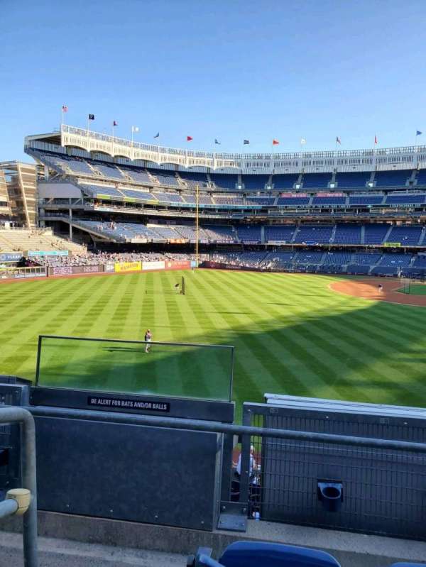 Yankee Stadium, bloc: 233A, rangée: 3, place: 13