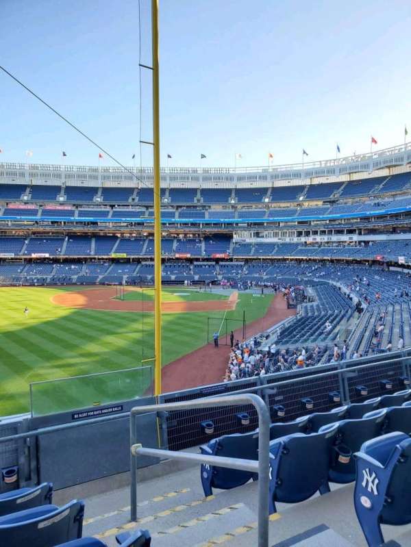 Yankee Stadium, bloc: 233A, rangée: 5, place: 2