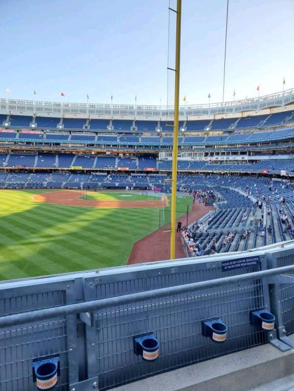 Yankee Stadium, bloc: 233A, rangée: 2, place: 9