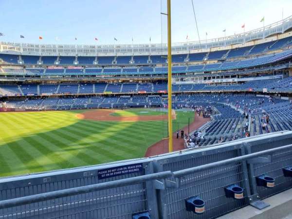Yankee Stadium, bloc: 233A, rangée: 2, place: 7