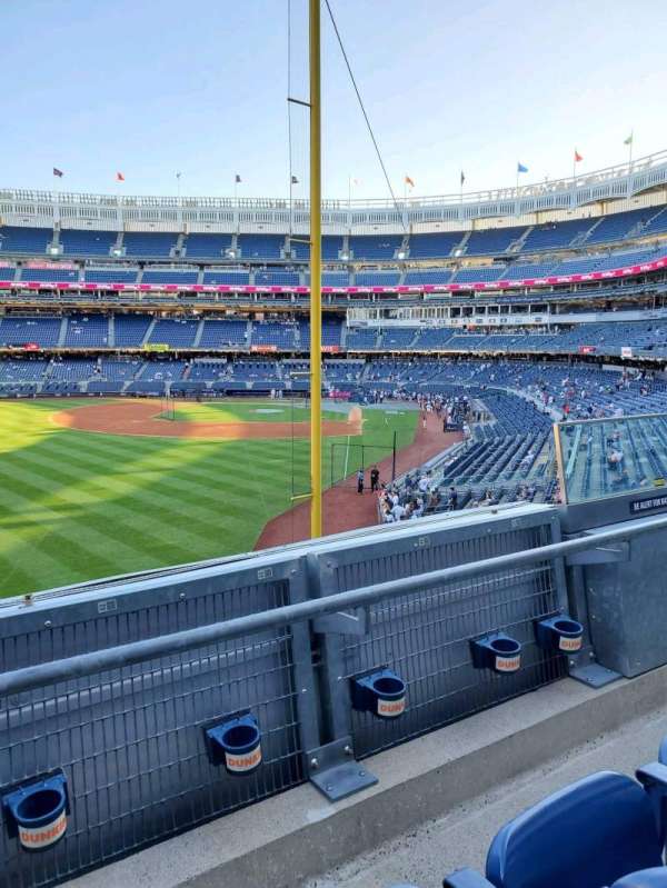 Yankee Stadium, bloc: 233A, rangée: 2, place: 5