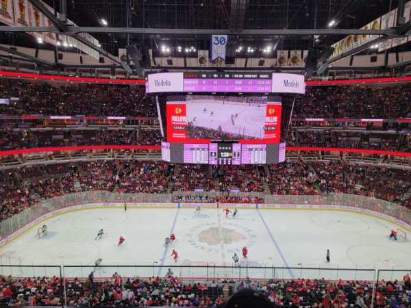 United Center, bloc: 318, rangée: 2, place: 4