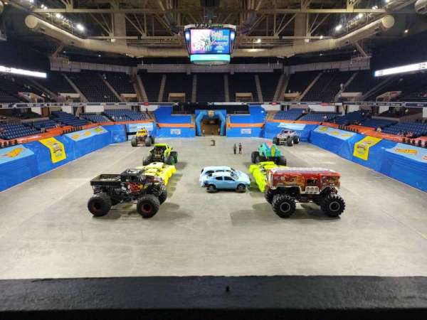 DCU Center, bloc: 201, rangée: A, place: 7