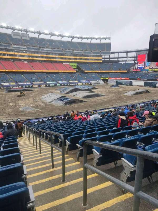 Gillette Stadium, bloc: 136, rangée: 38, place: 1