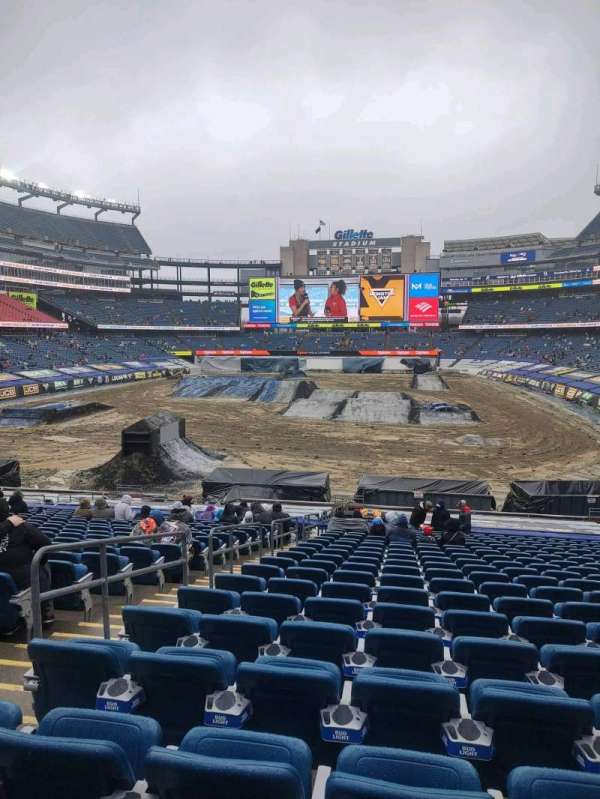 Gillette Stadium, bloc: 141, rangée: 31, place: 17