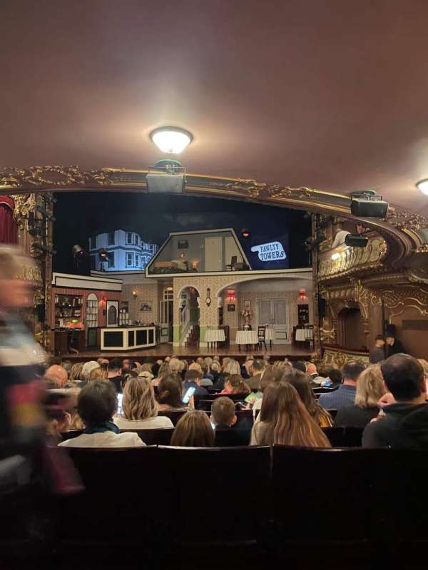 Apollo Theatre, bloc: Stalls, rangée: V, place: 9