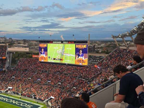 Empower Field at Mile High Stadium, bloc: 511, rangée: 33, place: 7