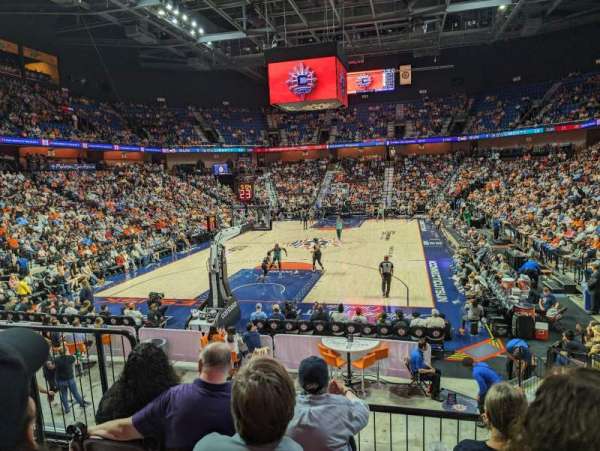 Mohegan Sun Arena, bloc: 19, rangée: P, place: 12