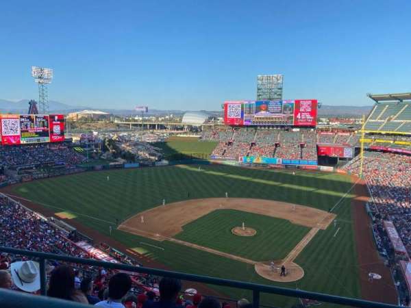 Angel Stadium, bloc: 518, rangée: A, place: 6