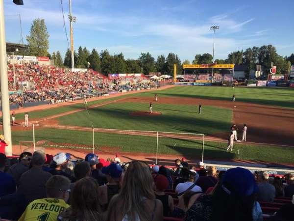 Nat Bailey Stadium, bloc: 1, rangée: 12, place: 12