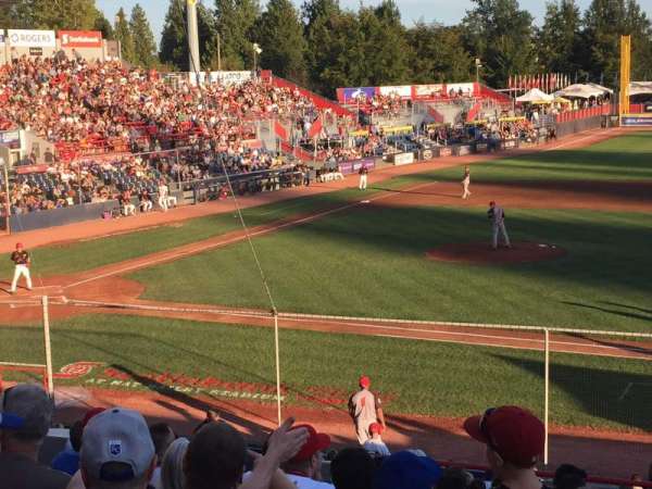 Nat Bailey Stadium, bloc: 1, rangée: 12, place: 12