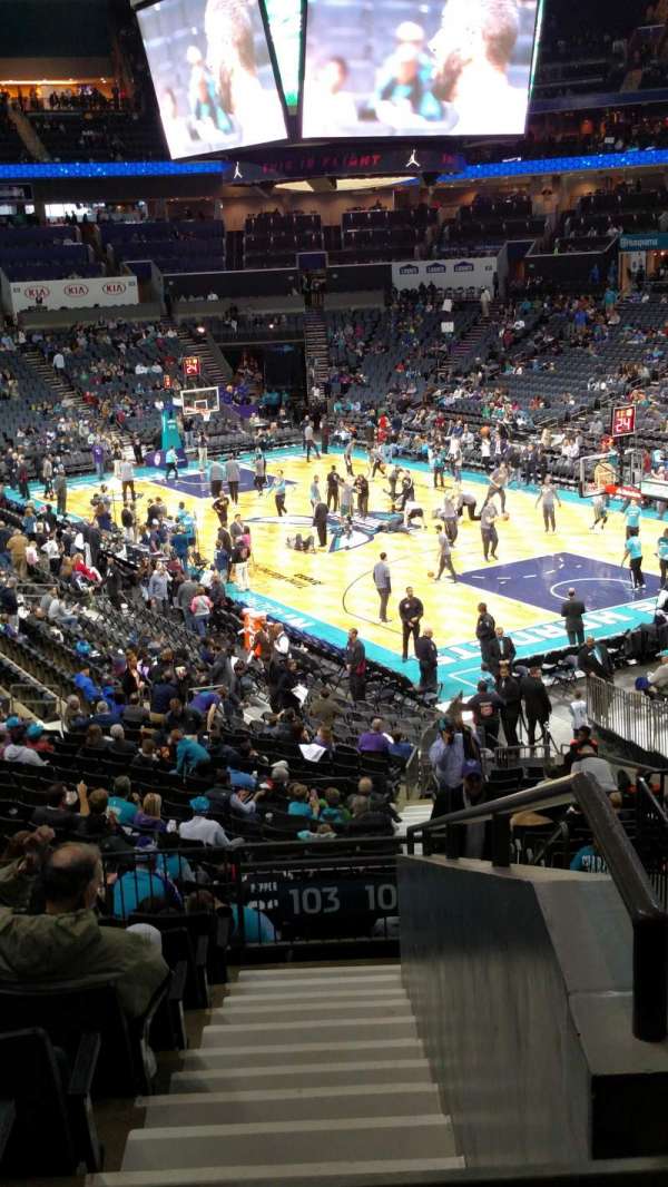 Spectrum Center, bloc: 103, rangée: AA, place: 3