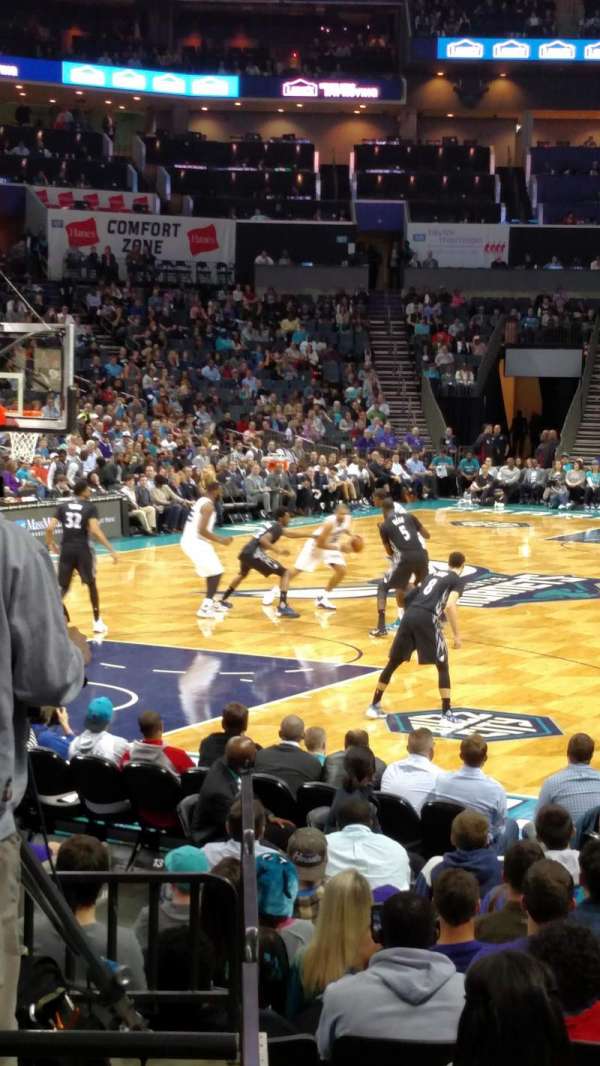 Spectrum Center, bloc: 116, rangée: L, place: 35