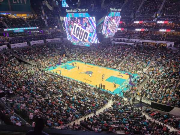 Spectrum Center, bloc: 205, rangée: C, place: 14