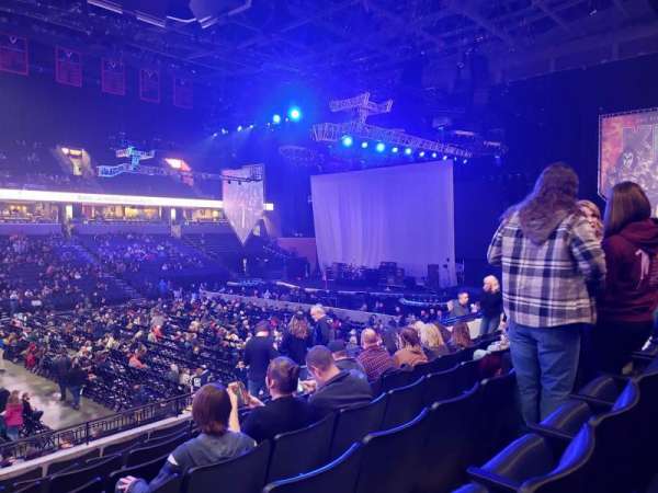 John Paul Jones Arena, bloc: 104, rangée: V, place: 19